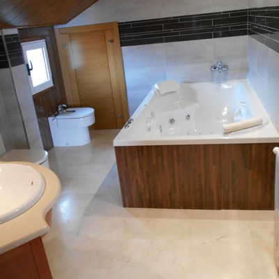 baño con jacuzzy