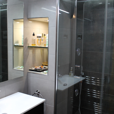 BAÑO CON LUZ PERIMETRAL