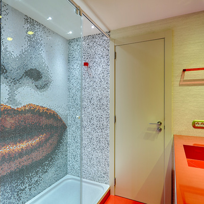 Baño con ducha con mosaico SICIS