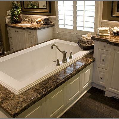 BAÑO EN MÁRMOL EMPERADOR.