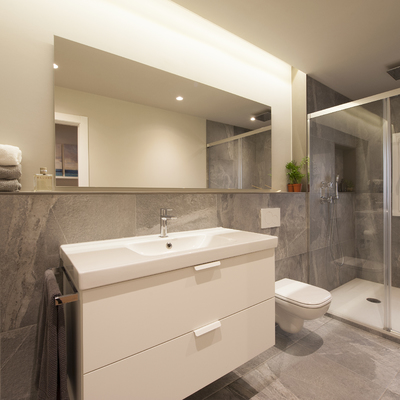 Baño en tonos grises  - Reforma "lepanto" (Sincro)