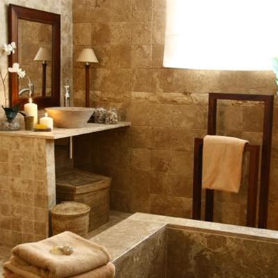 BAÑO EN TRAVERTINO ÁGATA.