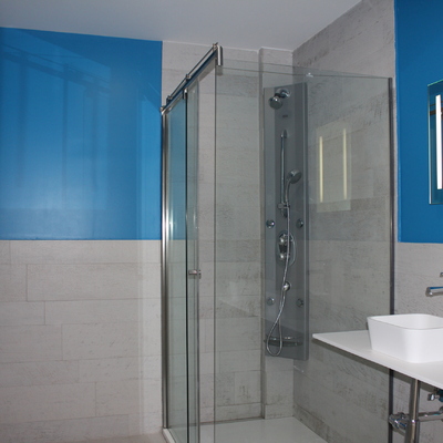 Baño infantil, revestimeito, ducha, lavabo criferia