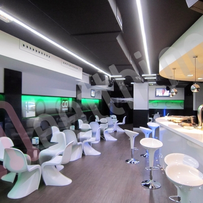 Cafetería De Día, Discoteca De Noche, Gracias A Los Leds