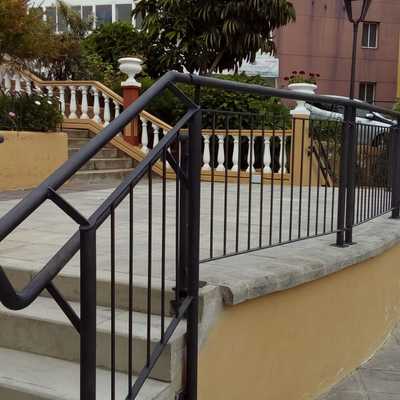 Baranda de escenario para Plaza del Barrio : La Carrera. Municipio de Los Realejos.