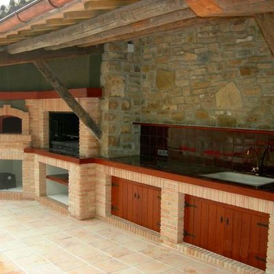 Barbacoa y zona de recreo rústico