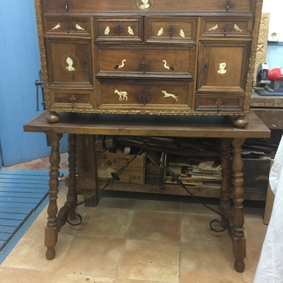 Restauración bargueño de Nogal