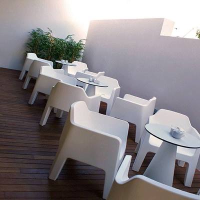 BB Lounge Bar, local reformado con terraza y chill out