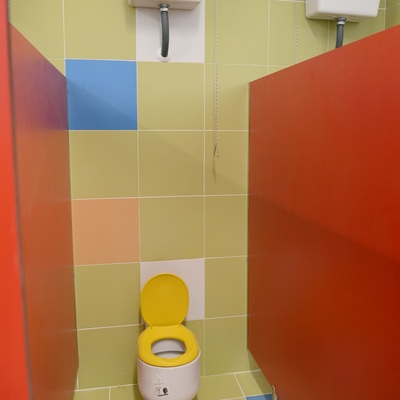 CABINAS DE ASEOS INFANTILES NUEVOS.