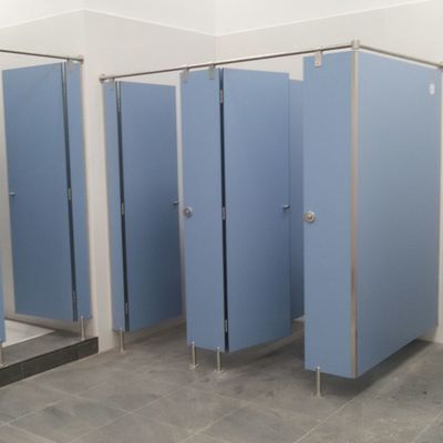 Cabinas sanitarias. Nave Industrial Torrelavega