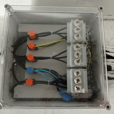 Substituir caja de fusibles