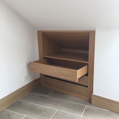 CAJONERA ENTRE COLUMNAS