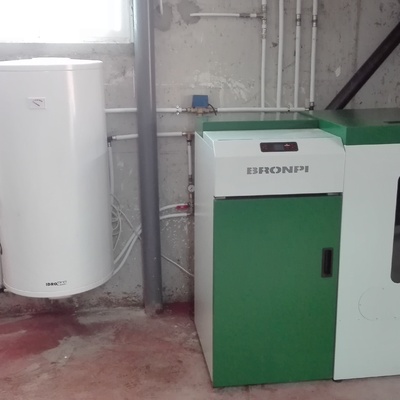 Caldera para pellets y hueso de aceituna para calefaccion y agua caliente