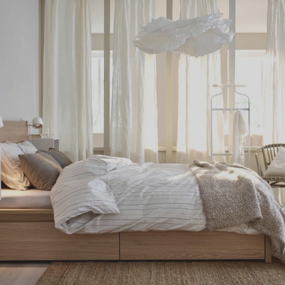 cama hecha con madera de roble