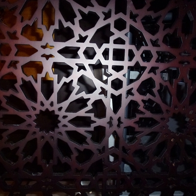 Celosía separador de ambiente. Hotel Meliá Barcelona. Detalle