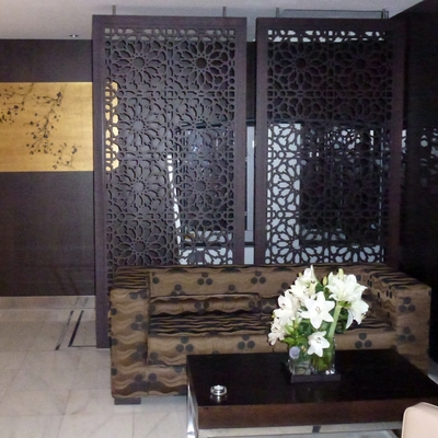 Celosía separador de ambiente. Hotel Meliá Barcelona