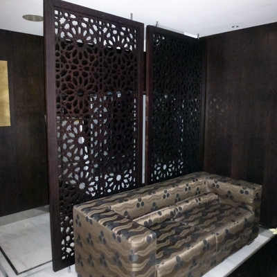 Celosía separador de ambiente. Hotel Meliá Barcelona