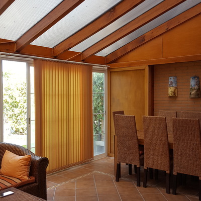 cerramiento de policarbonato con vigas de madera