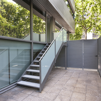 Cerramiento y Escalera exterior