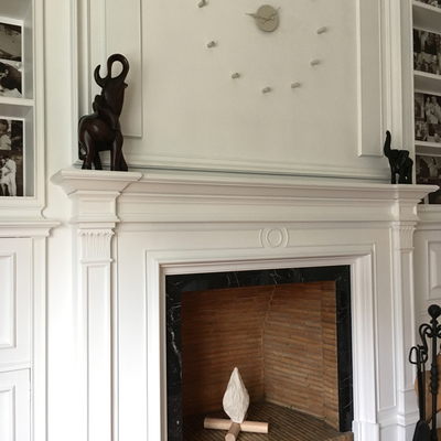 Cimenea con Reloj y lampara hechas a medida