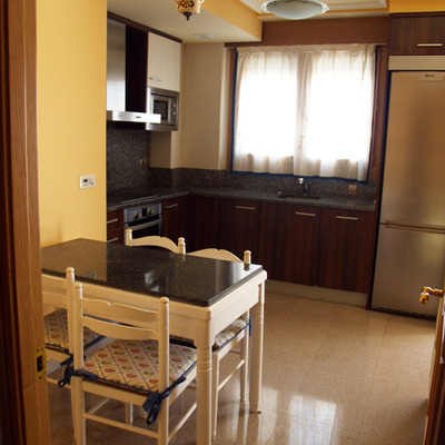 Cocina comedor diáfana del piso diseñado para alquiler en Villanueva de Gállego