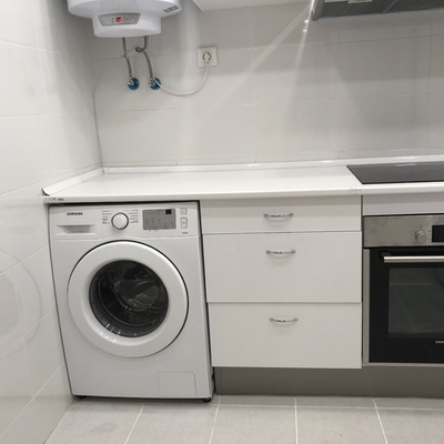 Cocina con lavadora marca Samsung
