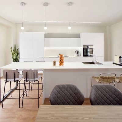 Cocina contemporánea abierta al salón