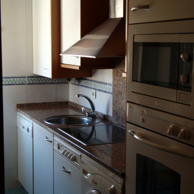Cocina de piso diseñado para alquiler de promoción en Zaragoza