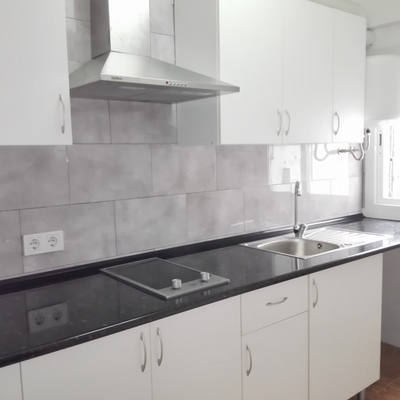 Reforma de cocina, cambio de bañera por plato de ducha, cambio de puertas y ventanas