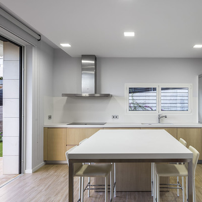 Cocina e isla con terraza