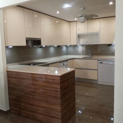 COCINA EN MAGNOLIA Y OLIVO BRILLO