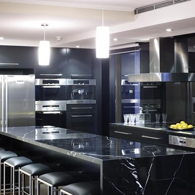 COCINA EN NEGRO MARQUINA.