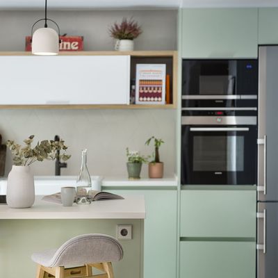 Cocina en verde agua