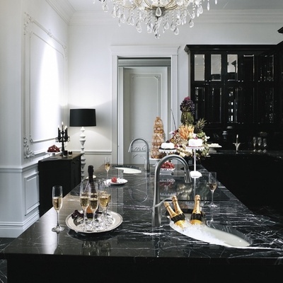 COCINA LUXURY EN NEGRO MARQUINA.