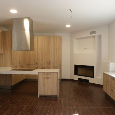 Cocina moderna adaptada a silla de ruedas