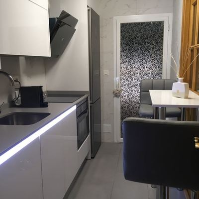 Cocina moderna reducida