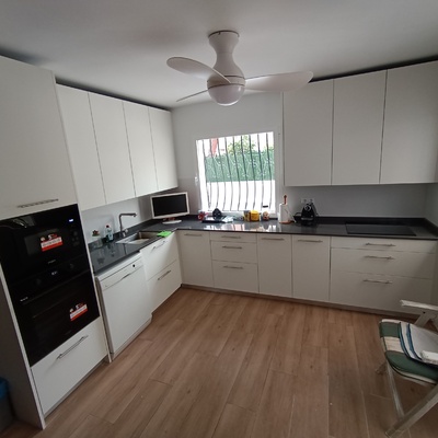 Colocación de mobiliario de cocina