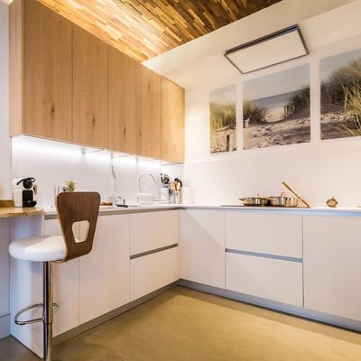 Cocina pequeña con office