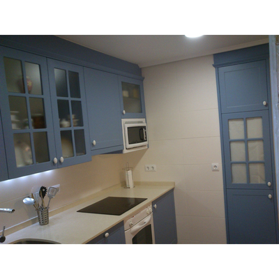 Cocina y acceso a despensa