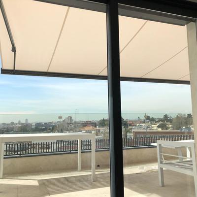 Cofre extensible motorizado con sensor de viento