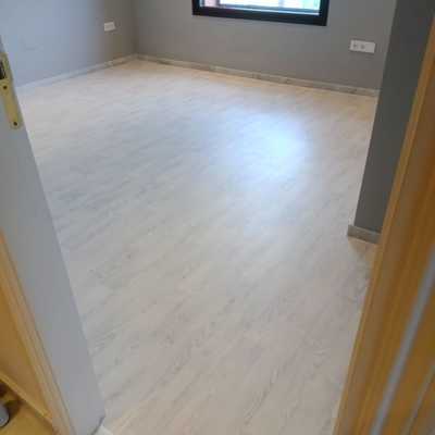 RETIRADA DE VINILO ANTIGUO Y COLOCACION DE OTRO NUEVO DE 2 M DE ANCHO,A UN PRECIO INCOMPETIBLE