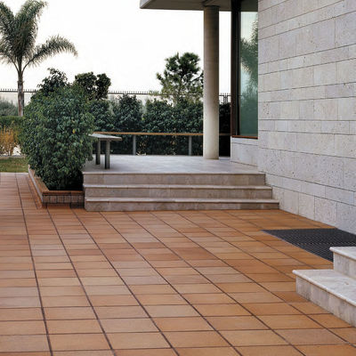 Colocacion de suelo con losa de gres en chalet