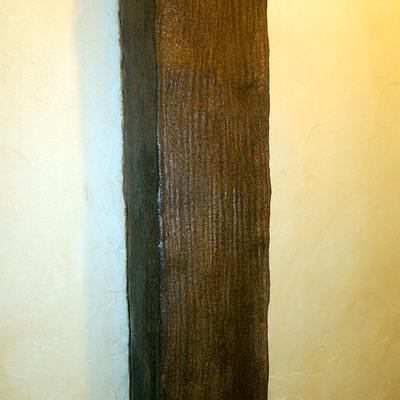 columna imitada a madera nogal igua que las puertas