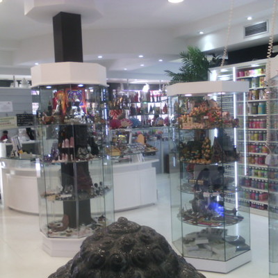 coluna y vitrinas giratorias