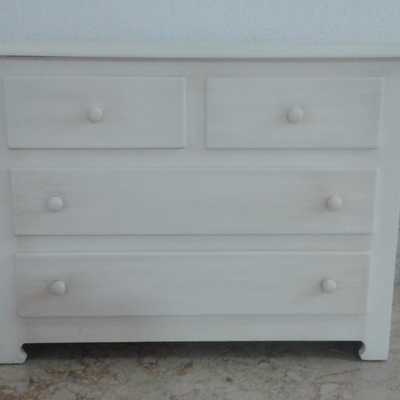 Dormitorio lacado en blanco y patinado