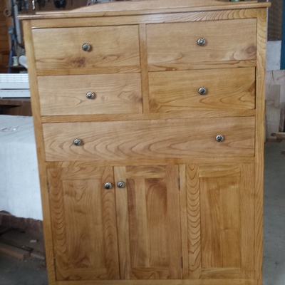 Cómoda estilo antiguo