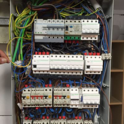 Adaptación de instalación eléctrica en un Bar