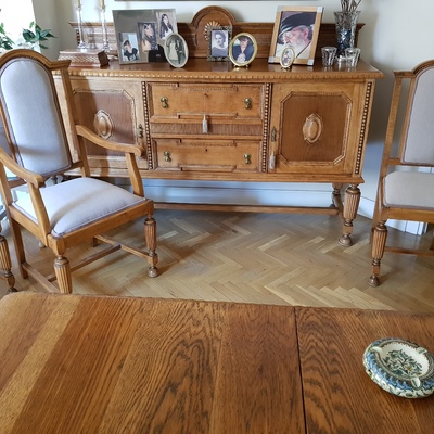 Conjunto salón comedor torneado y tallado.