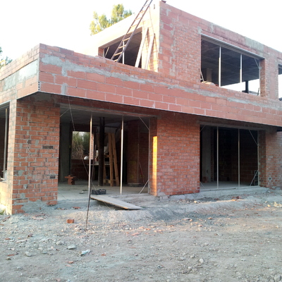 Construcción casa unifamiliar con acabado estilo ibizenco