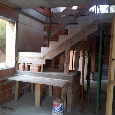 Construcción casa unifamiliar con acabado estilo ibizenco